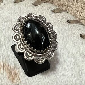 Beautiful vintage  whiting and Davis co ring